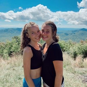 Meet your Posher, Caroline